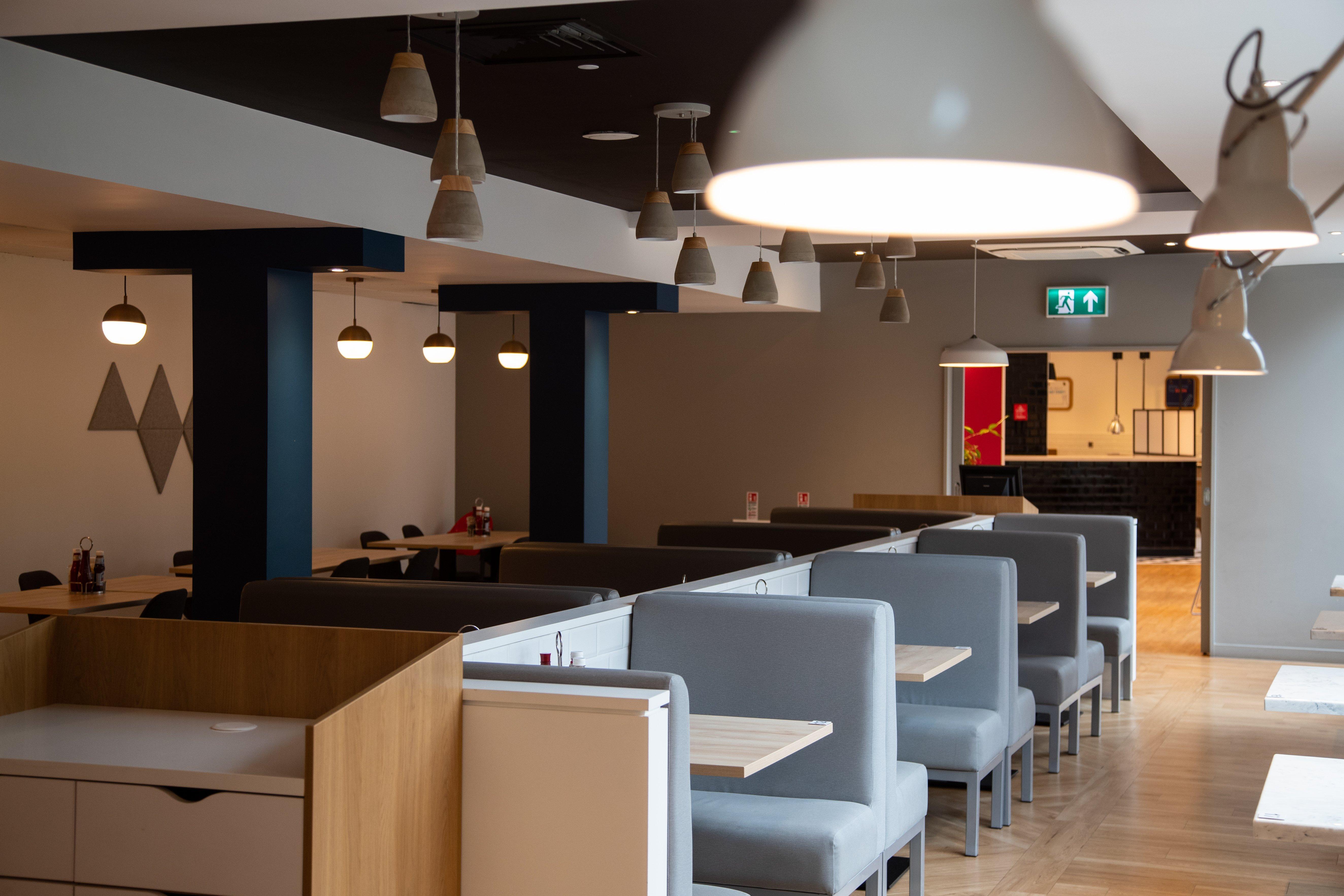 Holiday Inn Express London Stansted Airport By Ihg Stansted Mountfitchet Buitenkant foto