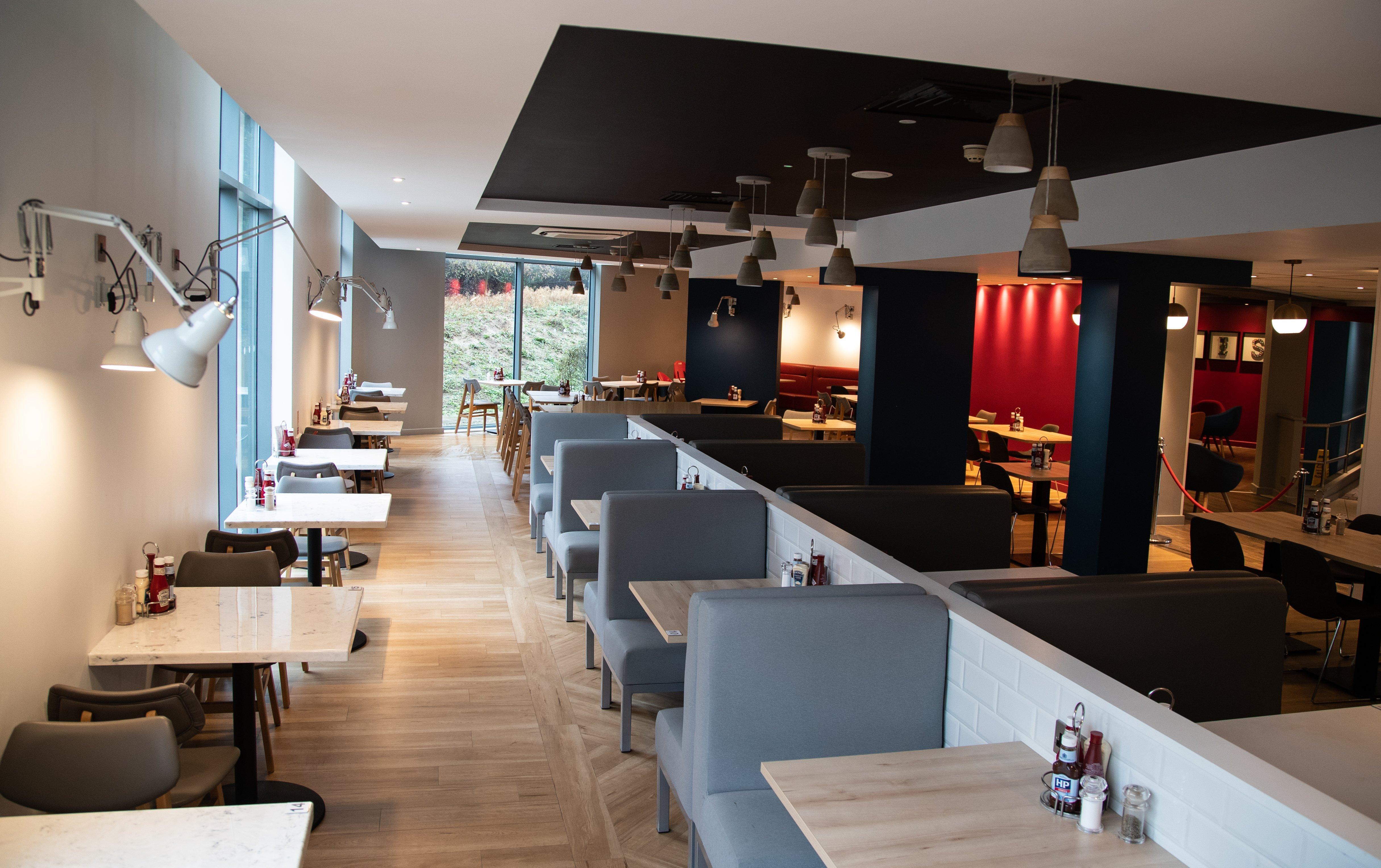 Holiday Inn Express London Stansted Airport By Ihg Stansted Mountfitchet Buitenkant foto