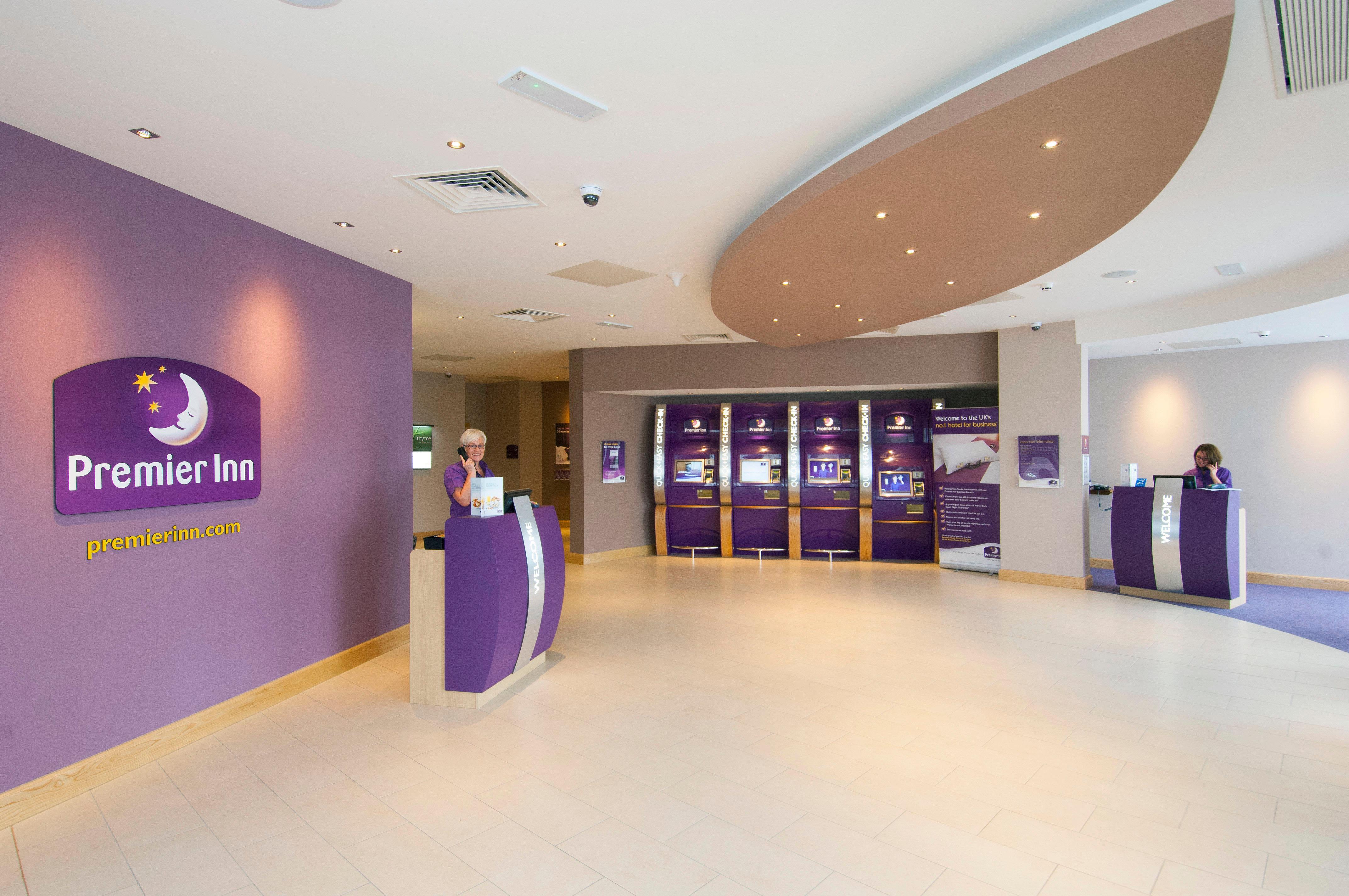 Holiday Inn Express London Stansted Airport, An Ihg Hotel Stansted Mountfitchet Buitenkant foto