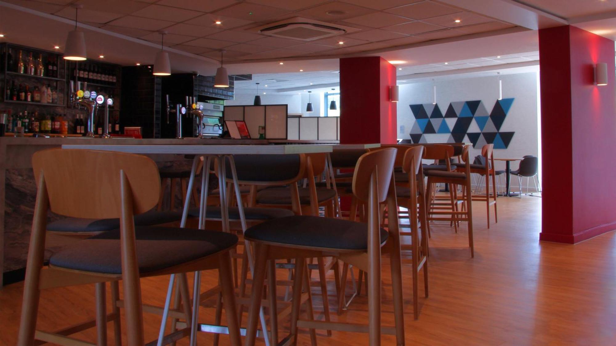 Holiday Inn Express London Stansted Airport By Ihg Stansted Mountfitchet Buitenkant foto